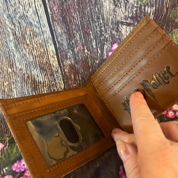 Wizarding World of Harry Potter "Muggledom Mysterium" Wallet Bi-Fold - Picture 5 of 11
